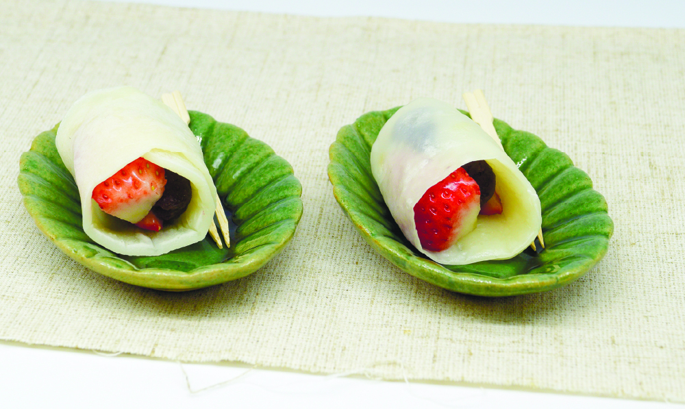 フライパンで簡単！旬の和スイーツいちごのあん巻き