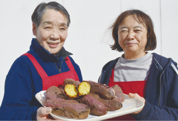 ベテラン女性スタッフが作り上げる焼き芋
