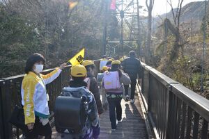 下校見守り、児童からお礼 日光・明治安田生命今市営業所に手紙15枚 