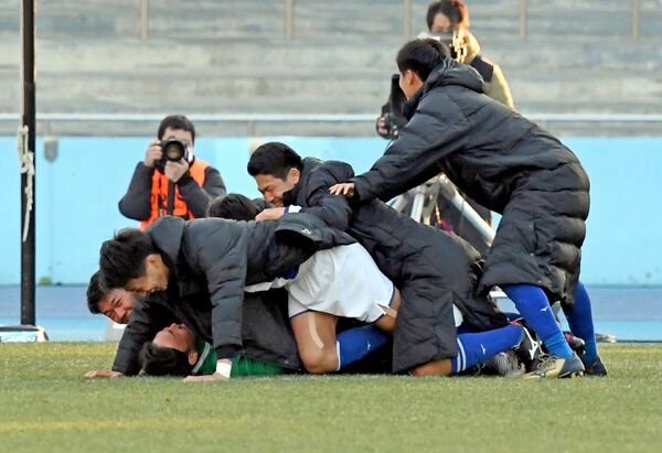 矢板中央 ４年連続８強 東福岡下す ｐｋ３ １ 全国高校サッカー 社会 スポーツ 県内主要 下野新聞 Soon ニュース 下野新聞 Soon スーン
