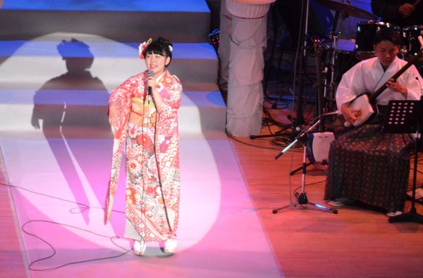 カラオケ女王堀優衣さん 初公演は満席 足利市民会館大ホール1430席埋まる 地域の話題 県内主要 下野新聞 Soon ニュース 下野新聞 Soon スーン