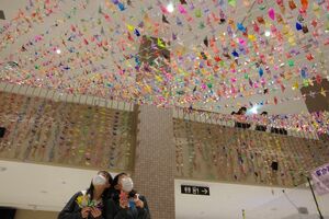 成人式会場に折り鶴１万７千羽飾り付け 真岡北陵高の生徒 社会 県内主要 下野新聞 Soon ニュース 下野新聞 Soon スーン