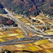 栃木市の東北道で多重事故、女性死亡　下り線が一時通行止め