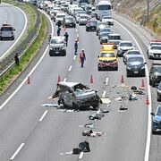 宇都宮の東北道で貨物自動車が大破　倒れていた男性が乗用車と衝突し死亡　約6時間通行…