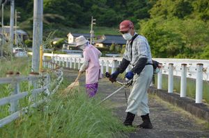 孫の通学路 祖父母草刈り 茂木の桧山さん 国道123号沿い約2キロ 地域の話題 県内主要 下野新聞 Soon ニュース 下野新聞 Soon スーン 孫の通学路 祖父母草刈り 茂木の桧山さん 国道123号沿い約2キロ 地域の話題 県内主要 下野新聞 Soon ニュース 下野新聞 Soon スーン