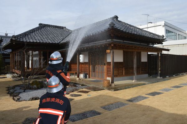文化財 火事から守れ 飯塚邸で初の消防訓練 那珂川 地域の話題 県内主要 下野新聞 Soon ニュース 下野新聞 Soon スーン