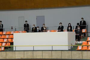 バレーボールを観戦される承子さま=8日午後、鹿沼市下石川