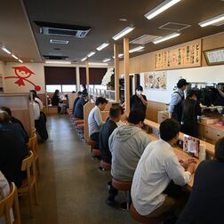 宇都宮に「山田うどん食堂」直営店進出、肝いりの大型モデル店　競合店が並ぶ主要街道に
