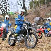 災害時の不整地走行に備えオフロード訓練…