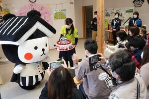 バースデーケーキを受け取るとち介