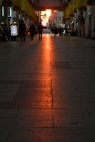 一直線に夕日が差し込むオリオン通り