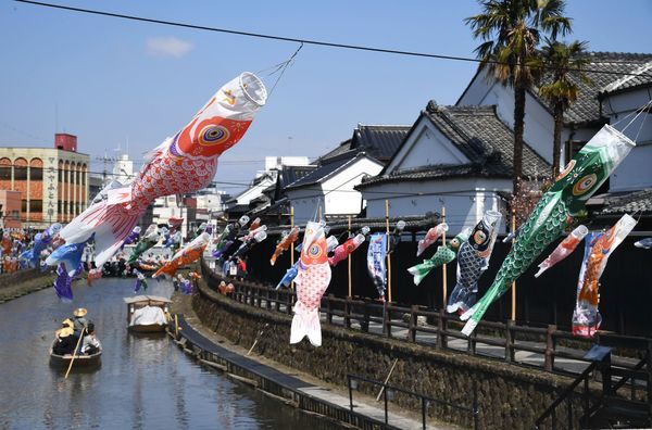 早くもこいのぼり １１５１匹 栃木の巴波川を悠々 動画 県内主要 地域の話題 動画 下野新聞 Soon ニュース 下野新聞 Soon スーン