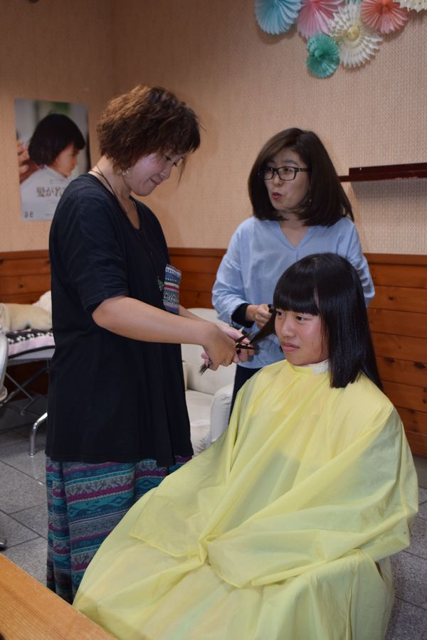 伸ばした髪 子どもたちに寄付 病児らに1000人が贈る 宇都宮 地域の話題 県内主要 下野新聞 Soon ニュース 下野新聞 Soon スーン