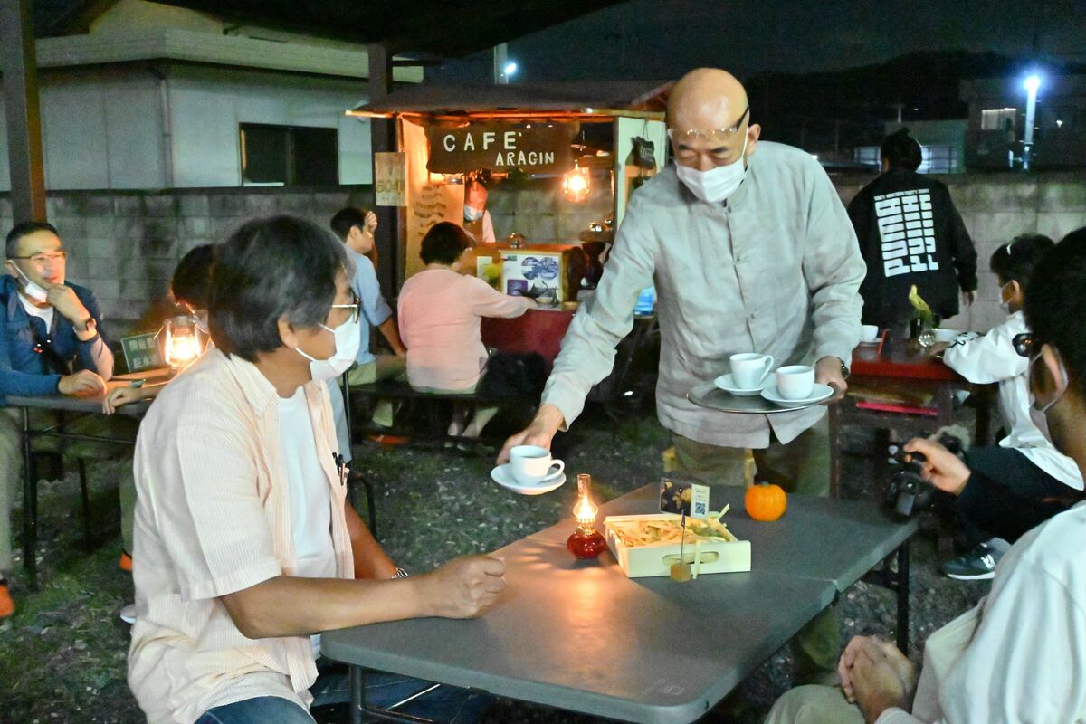 名物屋台カフェ 学習塾駐車場で再出発 足利市民会館解体で移転 地域の話題 県内主要 速報 下野新聞 Soon ニュース 下野新聞 Soon スーン