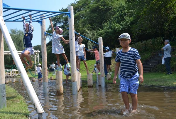 こどもの国 建国 へ第一歩 アスレチック一部遊具開放 小山総合公園のせせらぎ 地域の話題 県内主要 下野新聞 Soon ニュース 下野新聞 Soon スーン