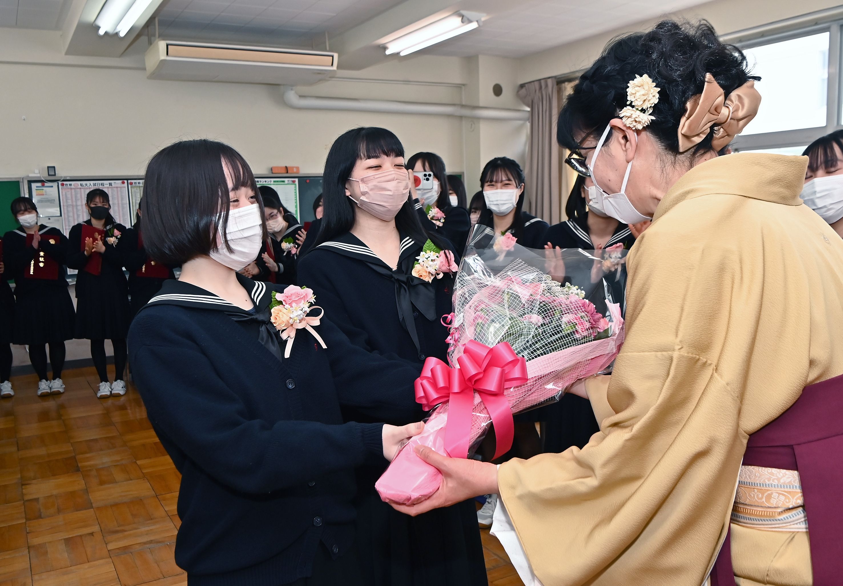 足利女子高 最後の卒業式|WEB写真館 ニュース|WEB写真館|下野新聞 SOON(スーン) 足利女子高 最後の卒業式|WEB写真館 ニュース|WEB写真館|下野新聞 SOON(スーン)