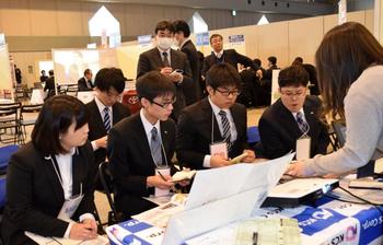 学生ら真剣 企業研究宇都宮 県内37社が就活セミナー Job News Weekly Job News Weekly 下野新聞 Soon スーン