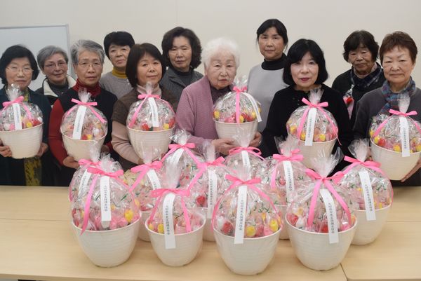 手作りチューリップで立志祝う 大田原の市更生保護女性会 地域の話題 県内主要 下野新聞 Soon ニュース 下野新聞 Soon スーン