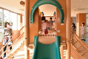 木製遊具で大はしゃぎ 矢板市子ども未来館がオープン 地域の話題 県内主要 下野新聞 Soon ニュース 下野新聞 Soon スーン