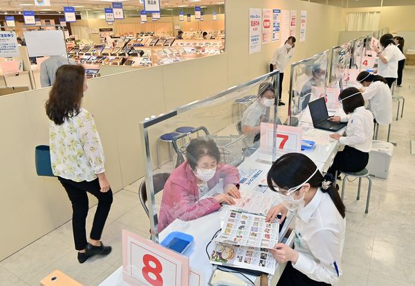 コロナ禍に気持ち込め贈り物 お中元商戦 栃木県内でも本格化 動画 社会 県内主要 経済 動画 下野新聞 Soon ニュース 下野新聞 Soon スーン
