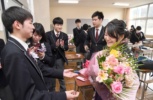 1万00人が巣立ち 馬頭など栃木県立高卒業式 動画 社会 県内主要 動画 下野新聞 Soon ニュース 下野新聞 Soon スーン