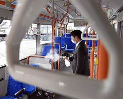 つり革や手すり 入念に 路線バス車内消毒 宇都宮｜社会,県内主要｜下野 