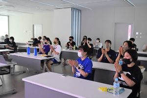 五輪バスケ決勝に挑んだ林 すごかった 白鴎大の恩師 後輩が祝福 県内主要 社会 スポーツ 下野新聞 Soon ニュース 下野新聞 Soon スーン