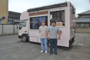 とちのこフェスティバルを企画した酒井さん(右)と冨沢さん