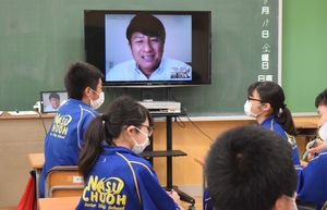 挑戦と素直さで未来開け ボトムアップ理論の畑さん 那須の中学校で講演 地域の話題 県内主要 下野新聞 Soon ニュース 下野新聞 Soon スーン