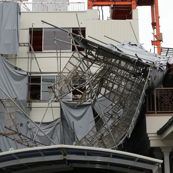 解体現場の足場倒壊 栃木県内 突風被害 瓦落下 ビニールハウス変形も 社会 県内主要 下野新聞 Soon ニュース 下野新聞 Soon スーン