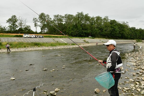 思川でアユ釣り解禁 小山 成育は順調 コロナ禍で人出少なめ 地域の話題 県内主要 下野新聞 Soon ニュース 下野新聞 Soon スーン