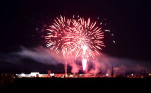 市民ら励ます２千発 矢板でシークレット花火 地域の話題 県内主要 下野新聞 Soon ニュース 新型肺炎 Covid19 下野新聞 Soon スーン