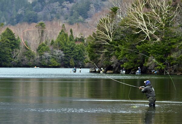 早朝から多くの釣り客 奥日光湯ノ湖で釣り解禁 動画 社会 県内主要 動画 下野新聞 Soon ニュース 下野新聞 Soon スーン