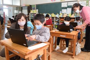 パソコン端末を使用開始 大田原市の小中学校 新年度向け基本操作学ぶ 地域の話題 県内主要 下野新聞 Soon ニュース 下野新聞 Soon スーン