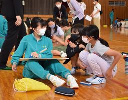来年統合される小中学生が交流 下野 南河内地区の小中4校 地域の話題 県内主要 下野新聞 Soon ニュース 下野新聞 Soon スーン 来年統合される小中学生が交流 下野 南河内地区の小中4校 地域の話題 県内主要 下野新聞 Soon ニュース 下野新聞 Soon スーン