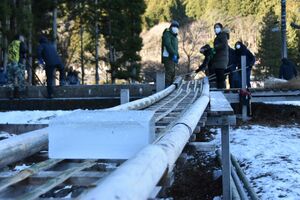 厳冬の贈り物 天然氷切り出し 日光市の特選ブランド 地域の話題 下野新聞 Soon ニュース 下野新聞 Soon スーン