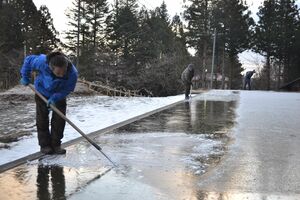 天然氷 暖冬で危機 切り出しできず 関係者ら寒波切願 日光 県内主要 地域の話題 下野新聞 Soon ニュース 下野新聞 Soon スーン