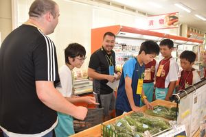 英語で買い物や調理に挑戦 芳賀中生14人 地域の話題 県内主要 下野新聞 Soon ニュース 下野新聞 Soon スーン