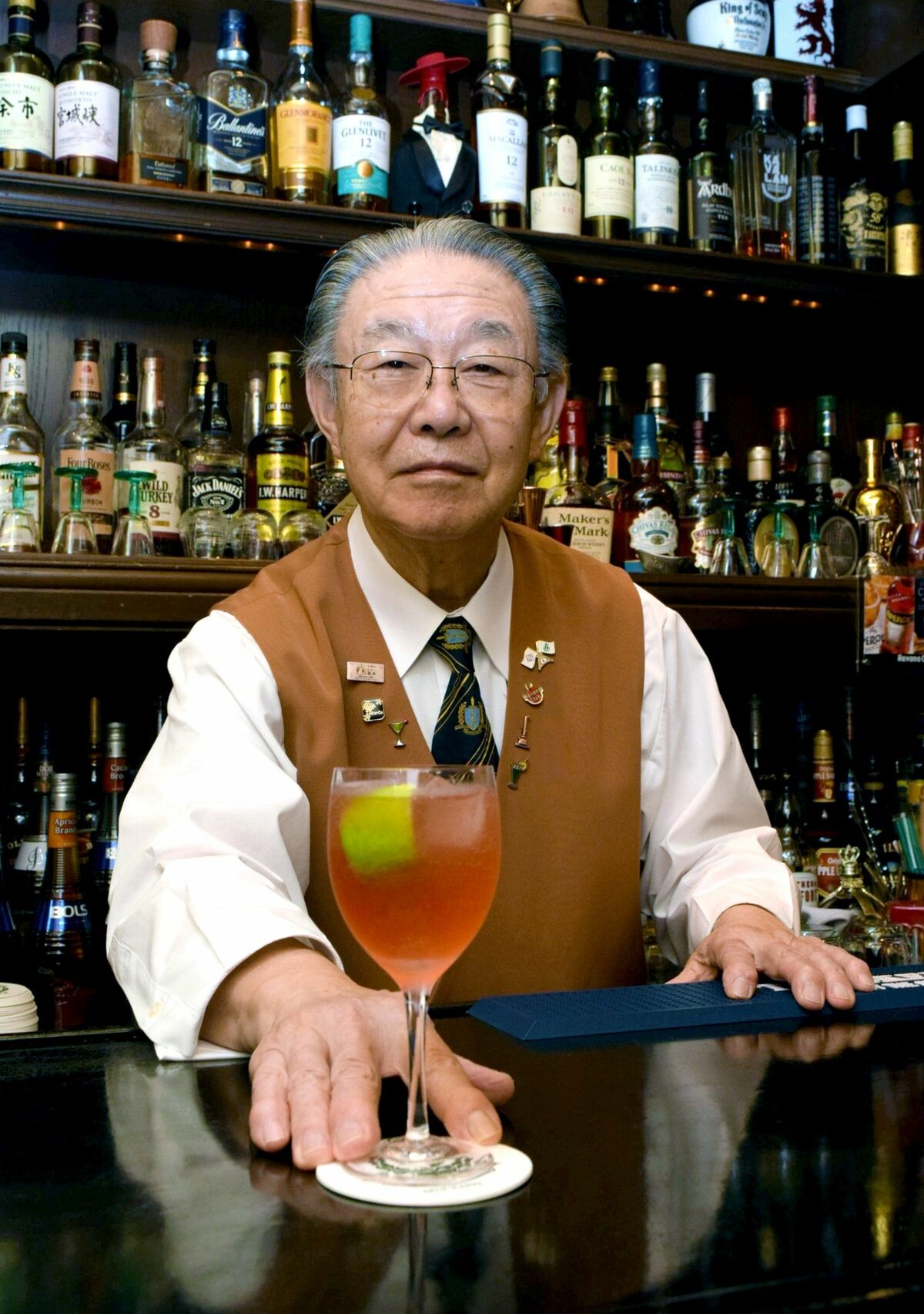 最後の一杯も さあ おいしいよ 最高齢バーテンダー引退 カクテルの街の灯を次代に託す 県内主要 地域の話題 下野新聞 Soon ニュース 下野新聞 Soon スーン