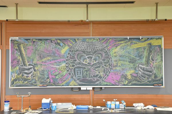 みんなで黒板アート プロと協力し大作描き上げる 栃木 県内主要 地域の話題 下野新聞 Soon ニュース 下野新聞 Soon スーン みんなで黒板アート プロと協力し大作描き上げる 栃木 県内主要 地域の話題 下野新聞 Soon ニュース 下野新聞 Soon スーン