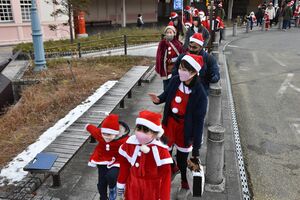サンタ集まり 子どもの貧困 支援訴え 日光で慈善イベント 地域の話題 県内主要 下野新聞 Soon ニュース 下野新聞 Soon スーン