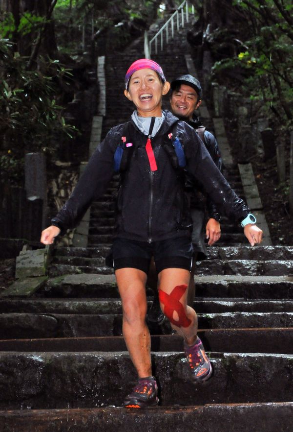 奥日光の男体山 24時間で８往復の新記録 日光の星野さんら２人 地域の話題 県内主要 下野新聞 Soon ニュース 下野新聞 Soon スーン