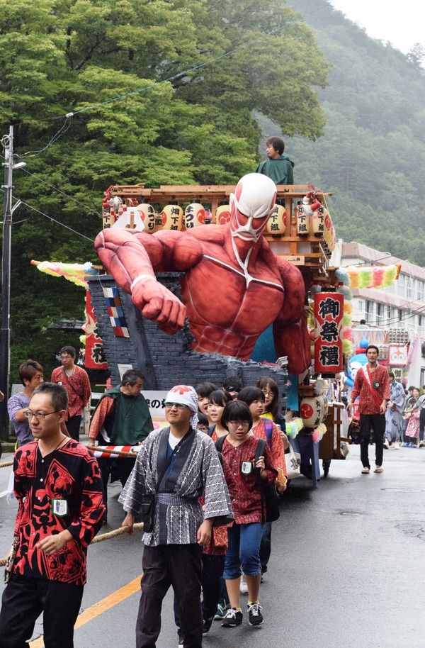 巨人の山車も 進撃 那須塩原で温泉まつり 地域の話題 県内主要 下野新聞 Soon ニュース 夏祭り 花火大会 下野新聞 Soon スーン