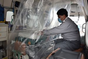 新型コロナ専用救急車 患者搬送バッグを導入 栃木市消防本部 地域の話題 県内主要 下野新聞 Soon ニュース 新型肺炎 Covid19 下野新聞 Soon スーン