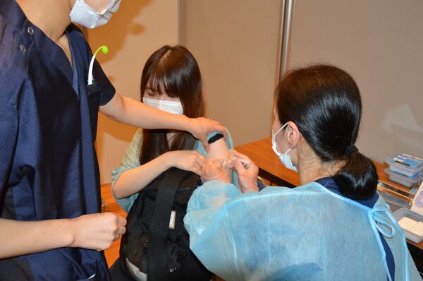 白鴎大でワクチン接種始まる 学生 職員らが対象 初日は430人 県内主要 地域の話題 下野新聞 Soon ニュース 新型肺炎 Covid19 下野新聞 Soon スーン