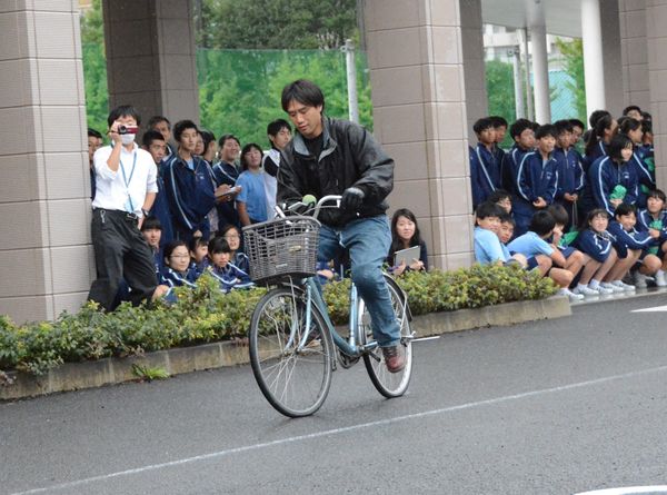 自転車の人身事故13件 「ながらスマホ」10代が過半数 栃木県内13～17年 