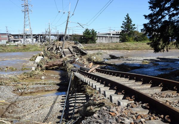 台風19号 ライフライン 両毛線の鉄道橋が倒壊 大平下ー栃木 復旧めど立たず 社会 県内主要 下野新聞 Soon ニュース 台風19号 下野新聞 Soon スーン