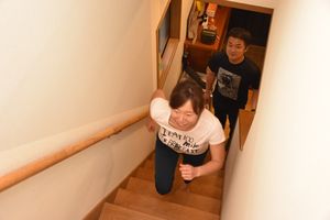 自宅で 富士山登頂 階段使い3776メートル 日光の星野さん夫妻 地域の話題 県内主要 下野新聞 Soon ニュース 新型肺炎 Covid19 下野新聞 Soon スーン