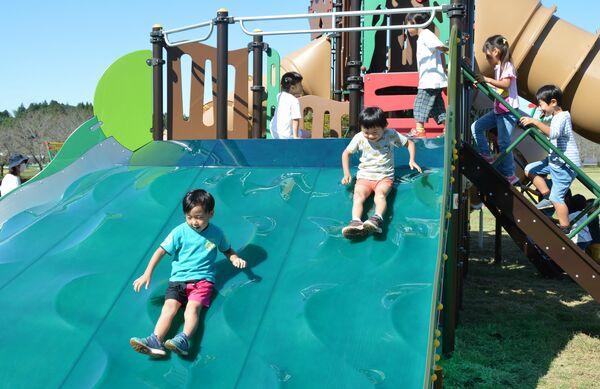 大型滑り台 園児42人が 遊び初め 市貝の 遊具広場 開場 地域の話題 県内主要 下野新聞 Soon ニュース 下野新聞 Soon スーン