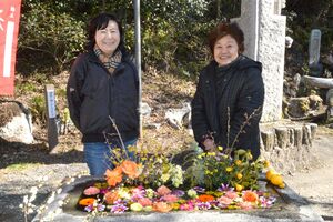 季節の色満載 ｓｎｓで話題 住民の主婦２人が管理 佐野 涌釜神社の花手水 地域の話題 県内主要 下野新聞 Soon ニュース 下野新聞 Soon スーン